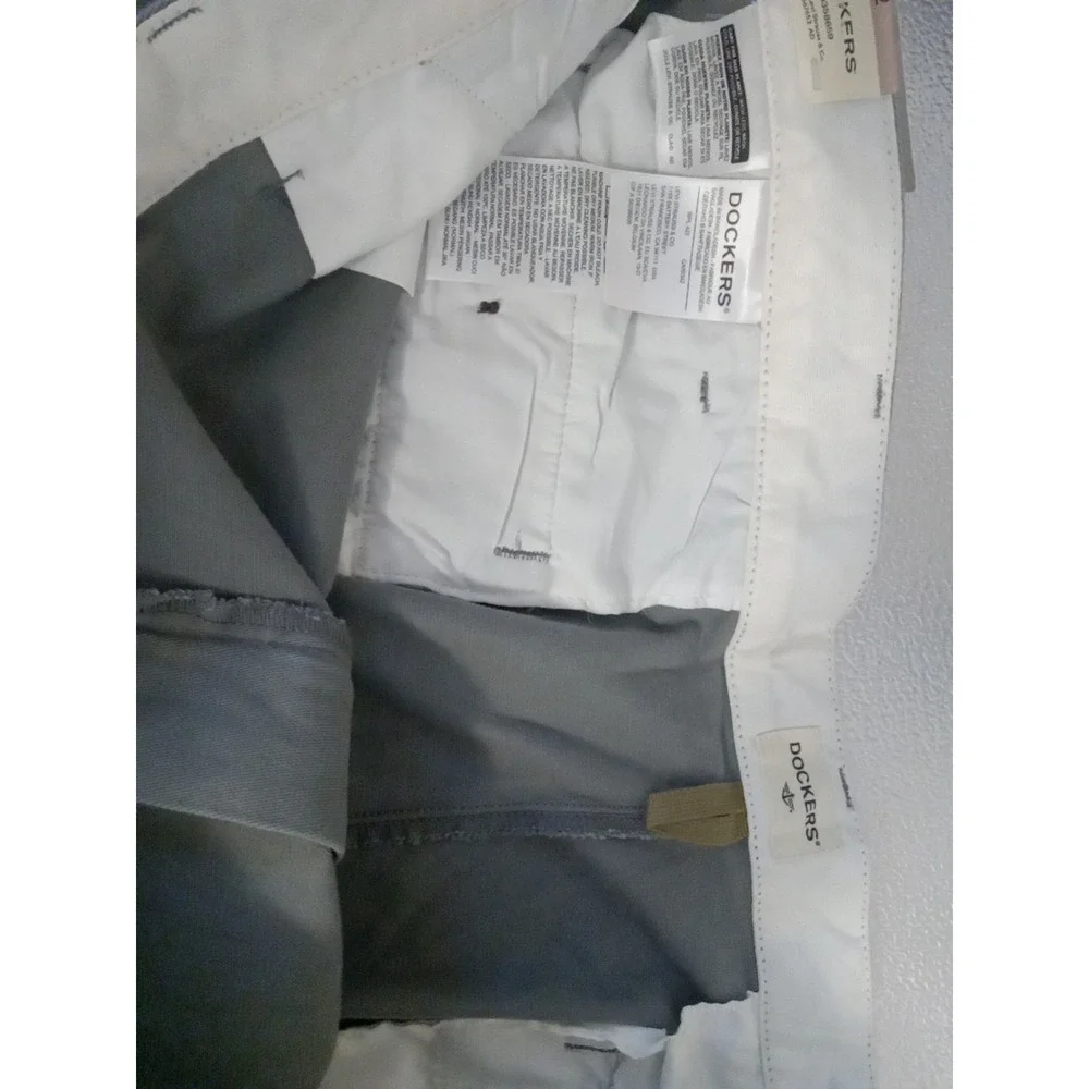 Dockers Men Grey‎ Classic Fit 9 1/2 Inseam Stretch Smartphone Shorts Size 42